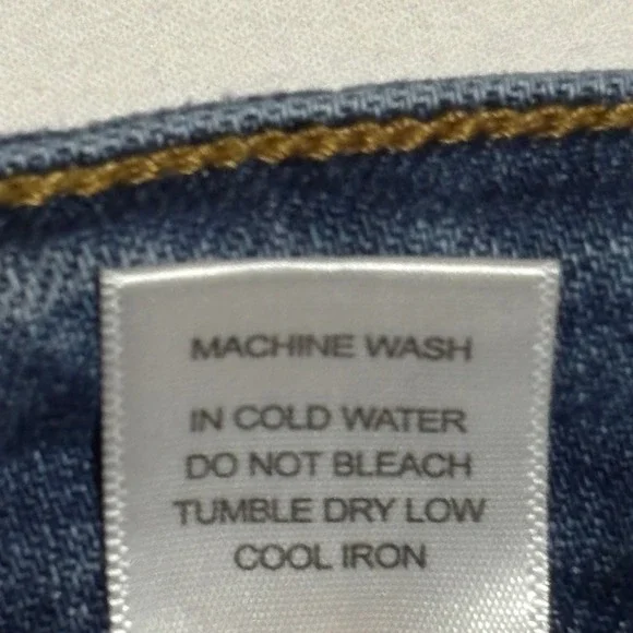 Judy Blue Womens Shorts Lg Distressed Denim Rainbow Paint Splatter Frayed Hem - Picture 8 of 10